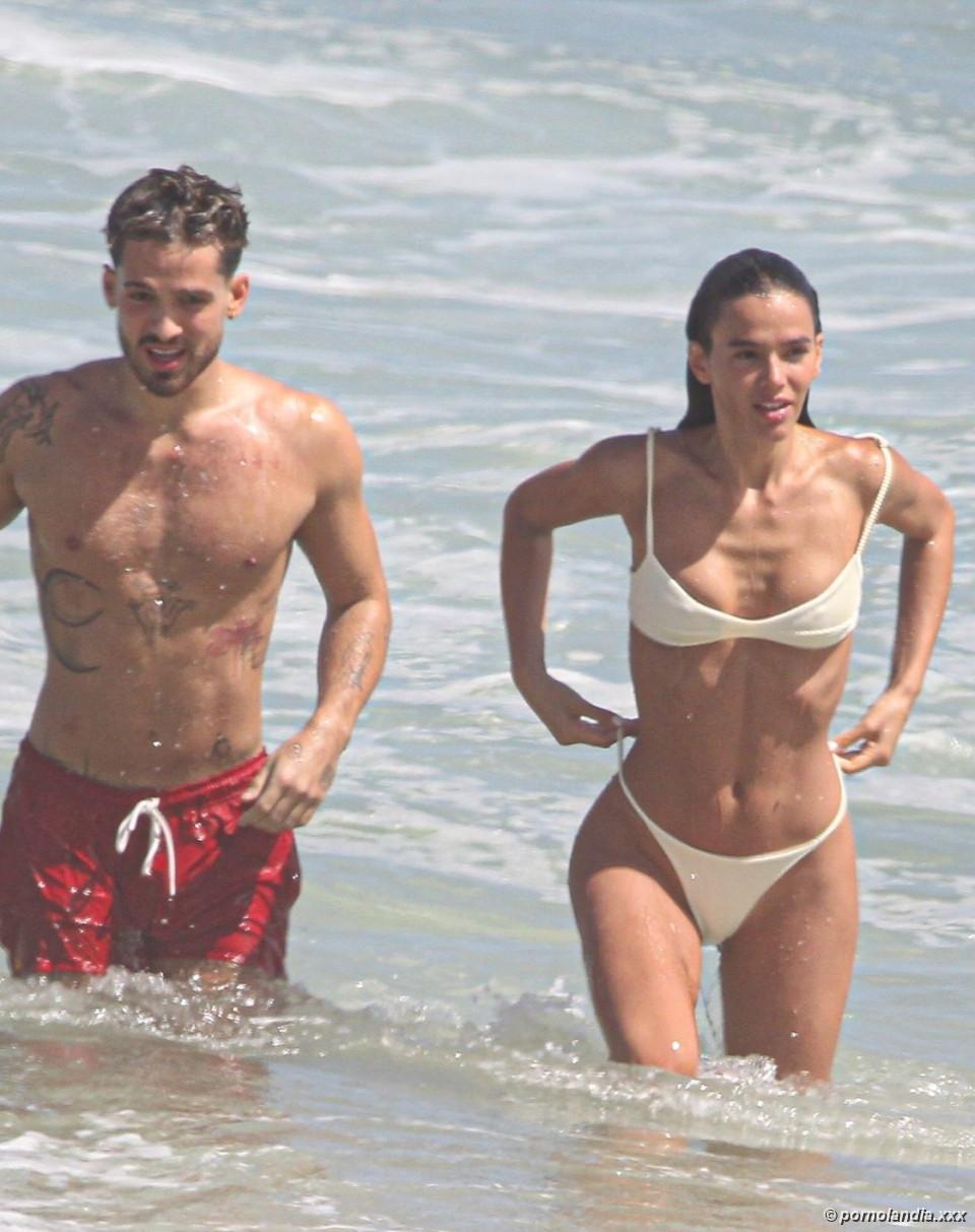 Bruna Marquezine flagrada de biquíni na praia - Foto 247482