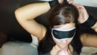 Novinha algemada levando gozada